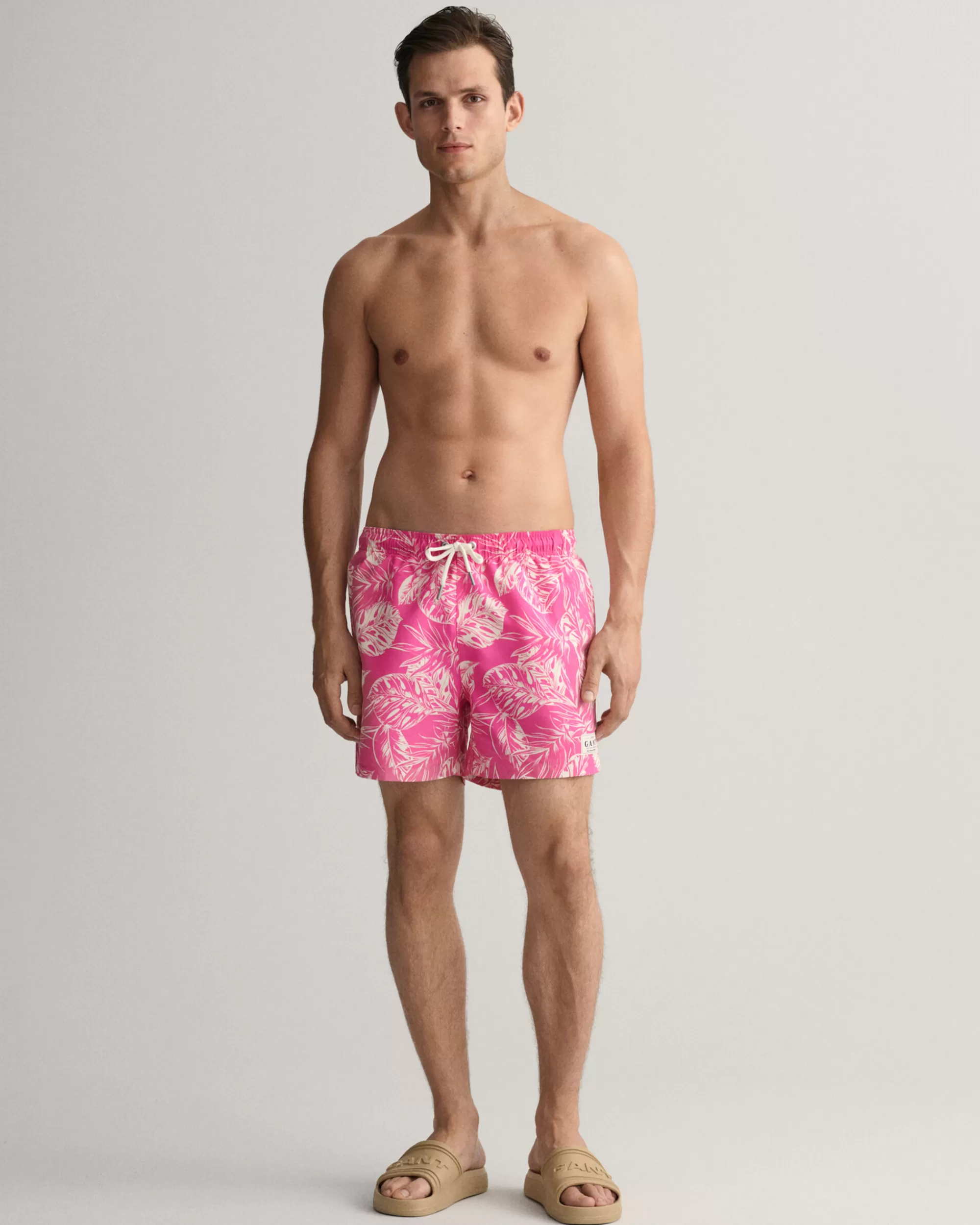 Uimahousut^GANT Classic Fit ‑Mitoitetut Uimashortsit Trooppisella Lehtiprinttikuosilla Perky Pink