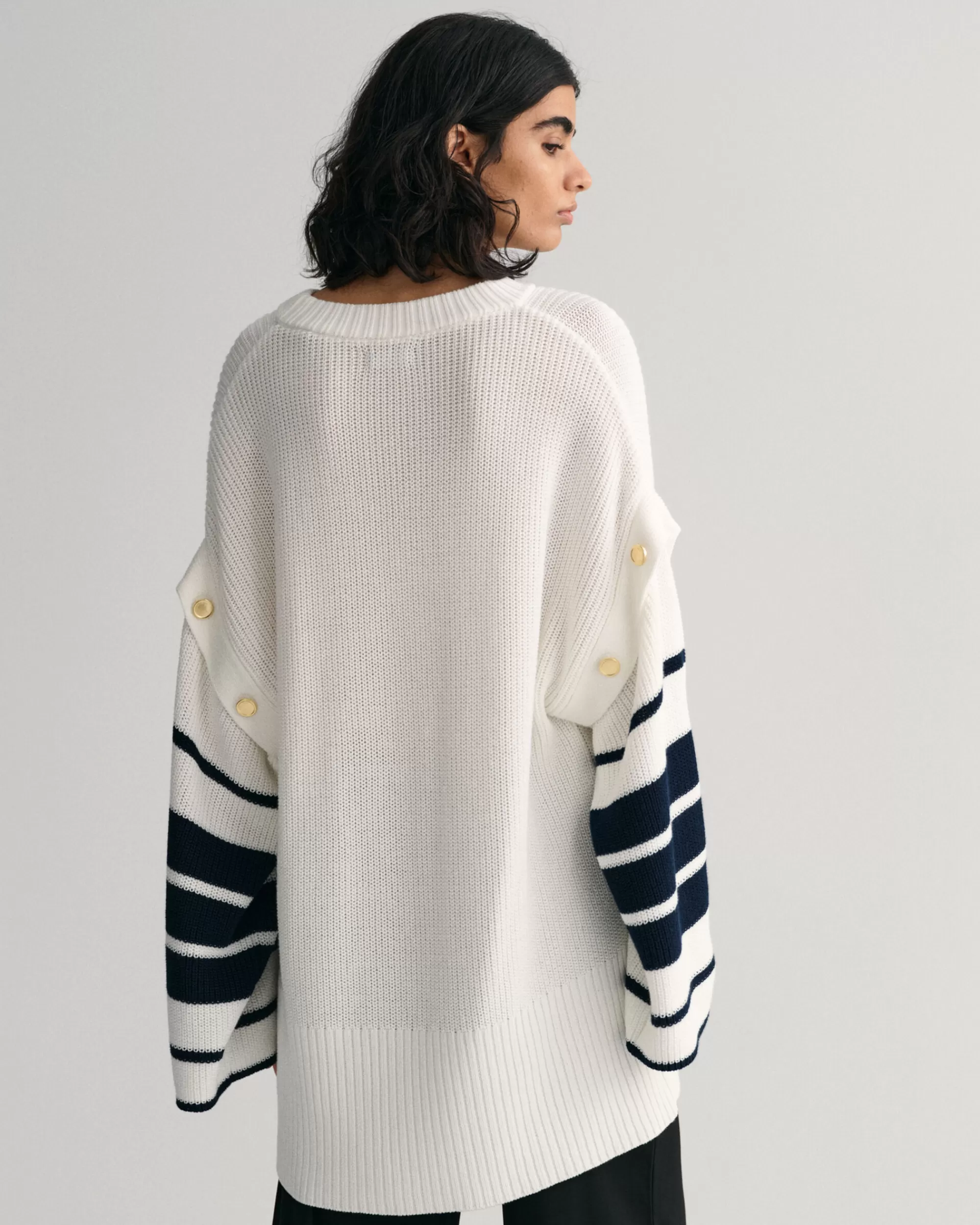 Neuleet^GANT Oversized Fit -Mitoitettu Raidallinen Neulepusero Jossa Pyorea Paantie Cream
