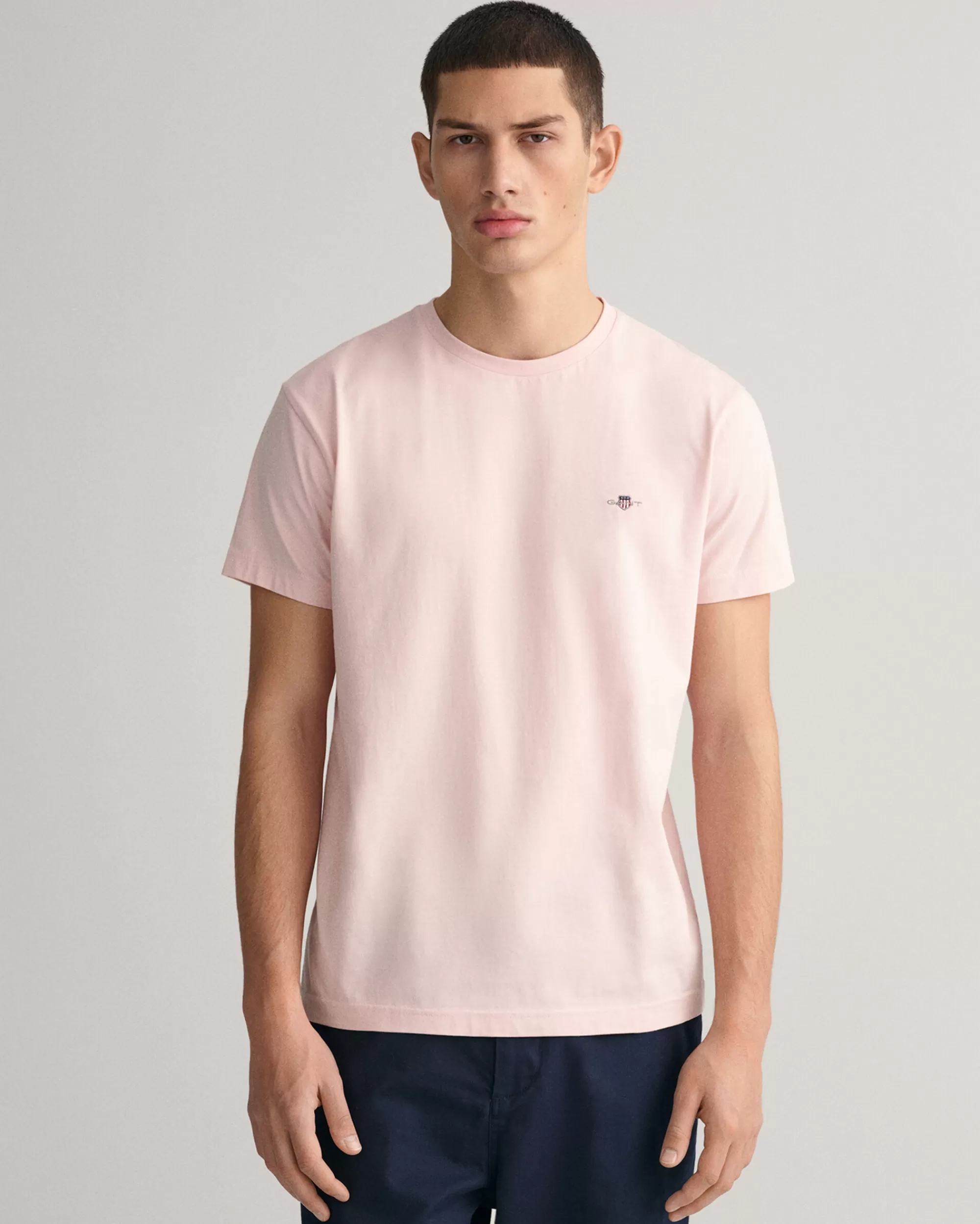 T-Paidat^GANT Slim Fit ‑Mitoitettu Shield-T‑Paita Faded Pink