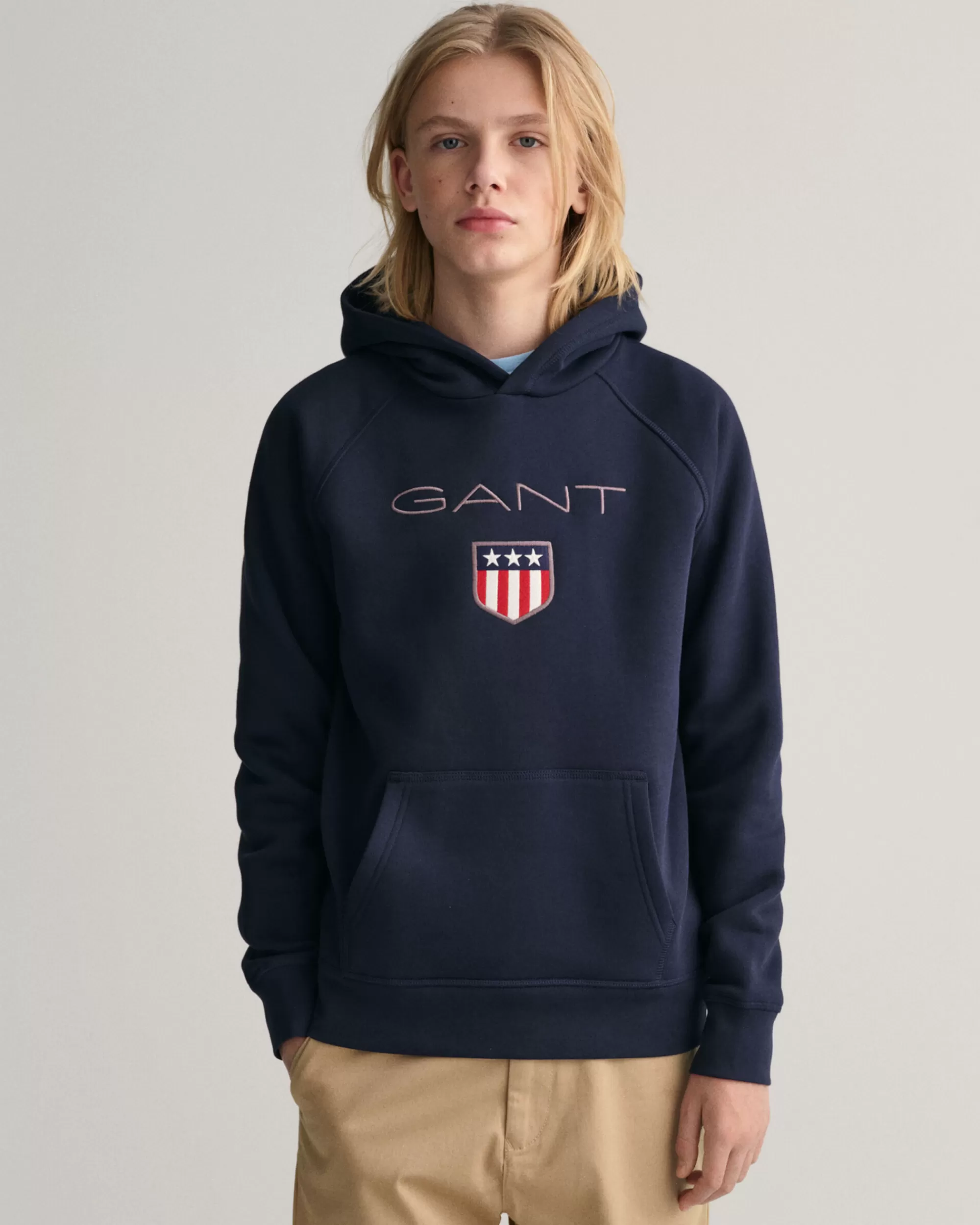 Collegepaidat & Hupparit^GANT Teen Boys ‑Malliston Shield-Huppari Evening Blue