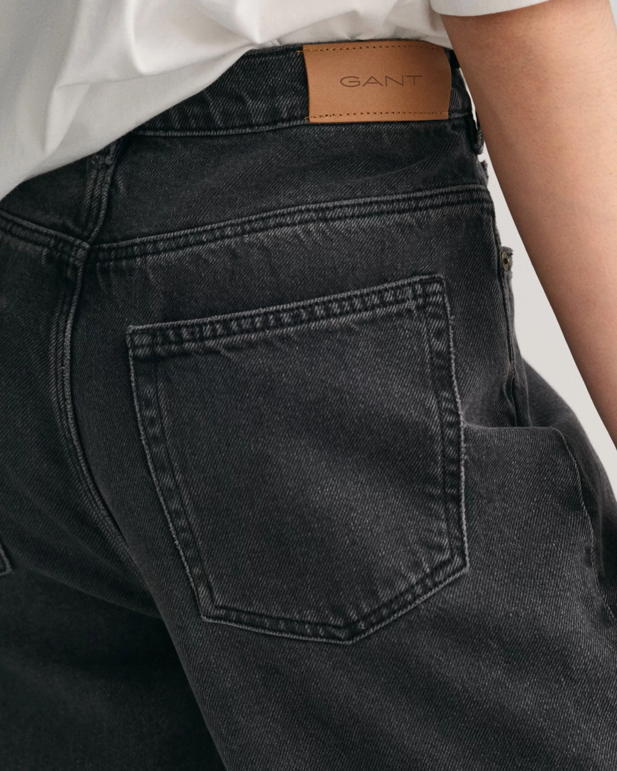 Housut^GANT Teen Girls ‑Malliston Suoralahkeiset Farkut Joissa Halkiot Lahkeissa Black Worn In