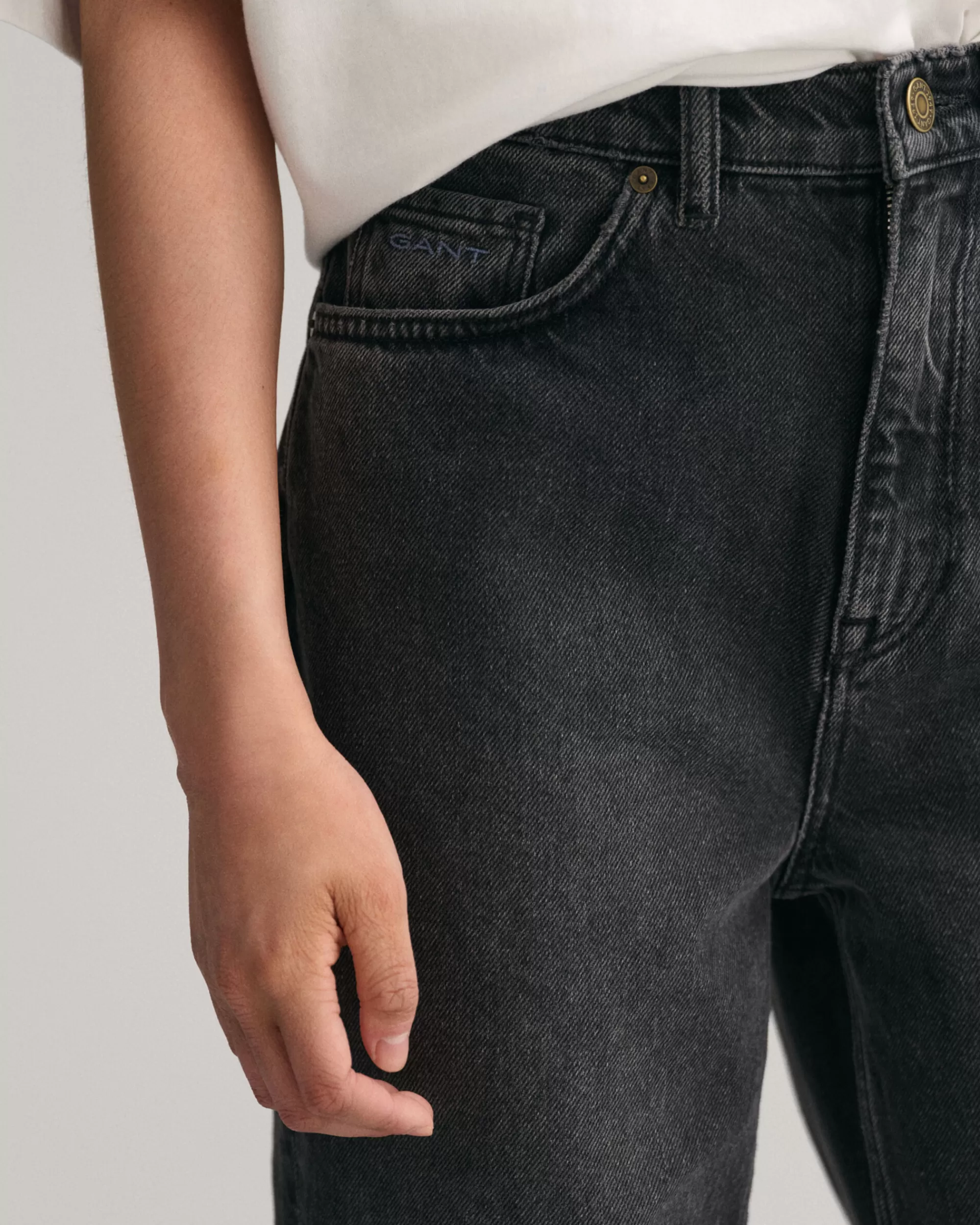 Housut^GANT Teen Girls ‑Malliston Suoralahkeiset Farkut Joissa Halkiot Lahkeissa Black Worn In