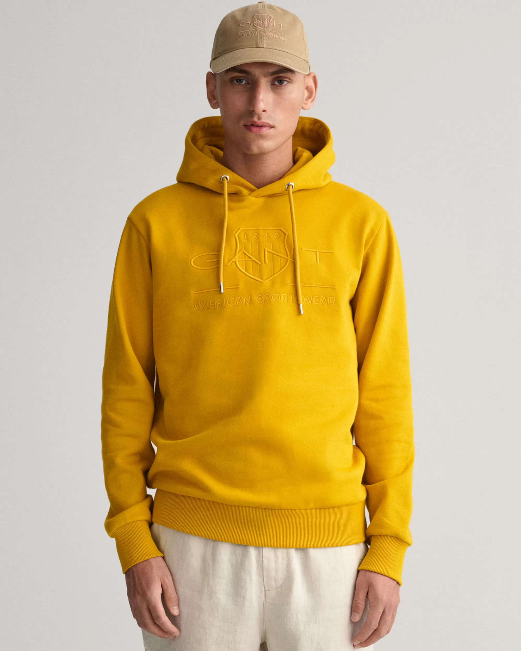 Hupparit & Collegepaidat^GANT Tonal Archive Shield ‑Huppari Dark Mustard Yellow